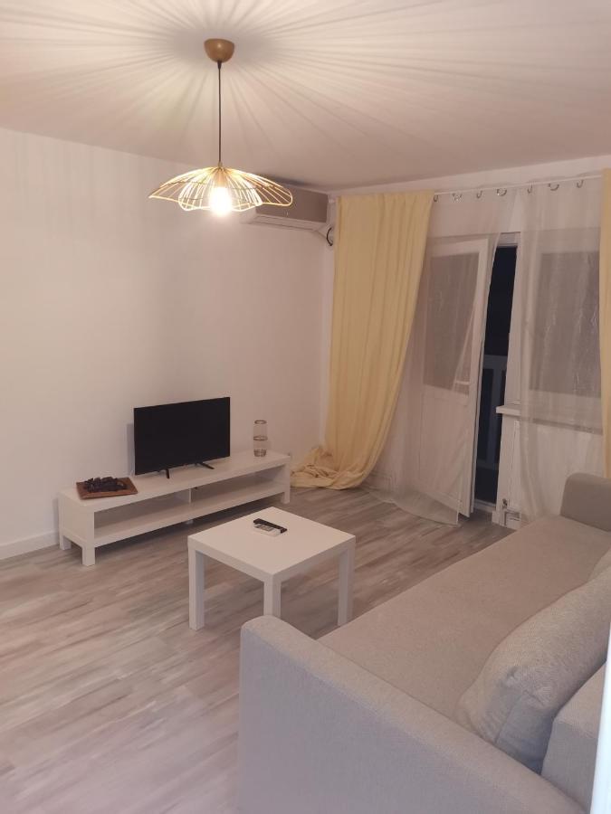 Bloom Box Apartments Craiova Ngoại thất bức ảnh