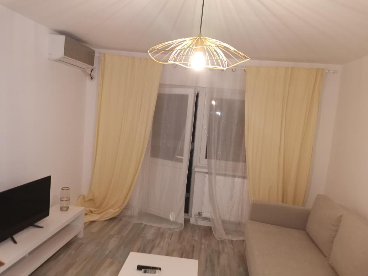 Bloom Box Apartments Craiova Ngoại thất bức ảnh