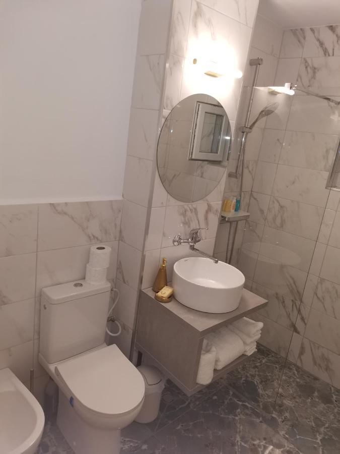 Bloom Box Apartments Craiova Ngoại thất bức ảnh