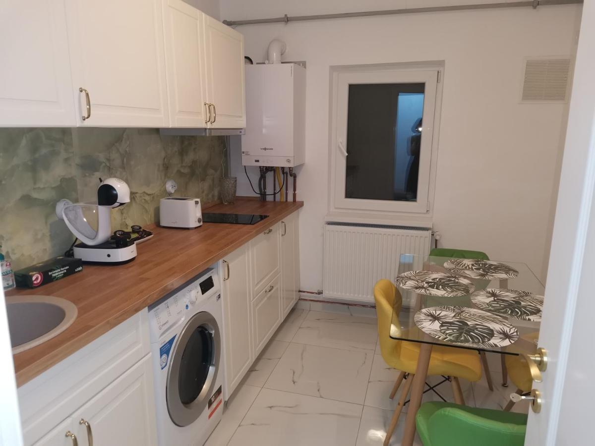 Bloom Box Apartments Craiova Ngoại thất bức ảnh