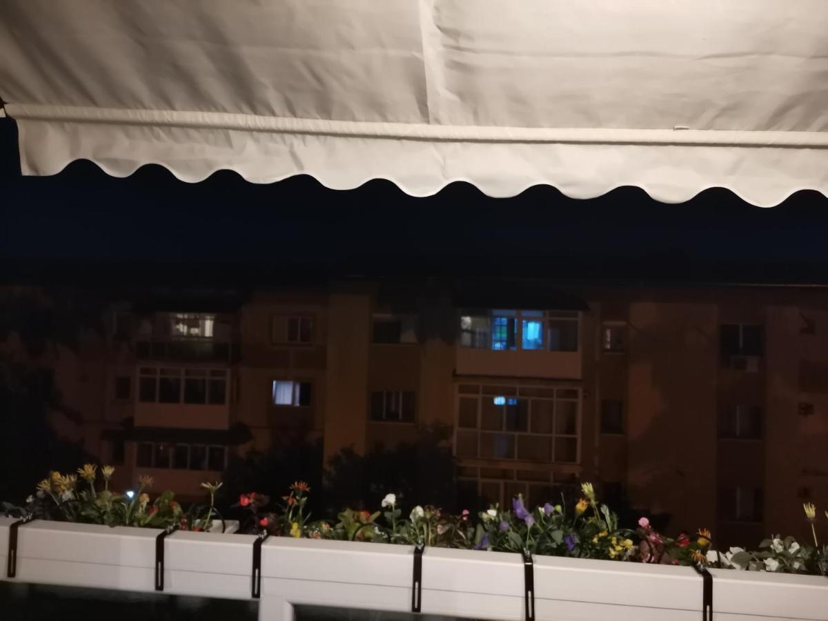 Bloom Box Apartments Craiova Ngoại thất bức ảnh